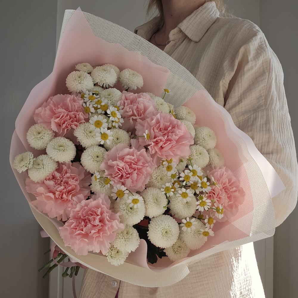 https://content2.flowwow-images.com/data/flowers/1000x1000/09/1725026817_98144309.jpg